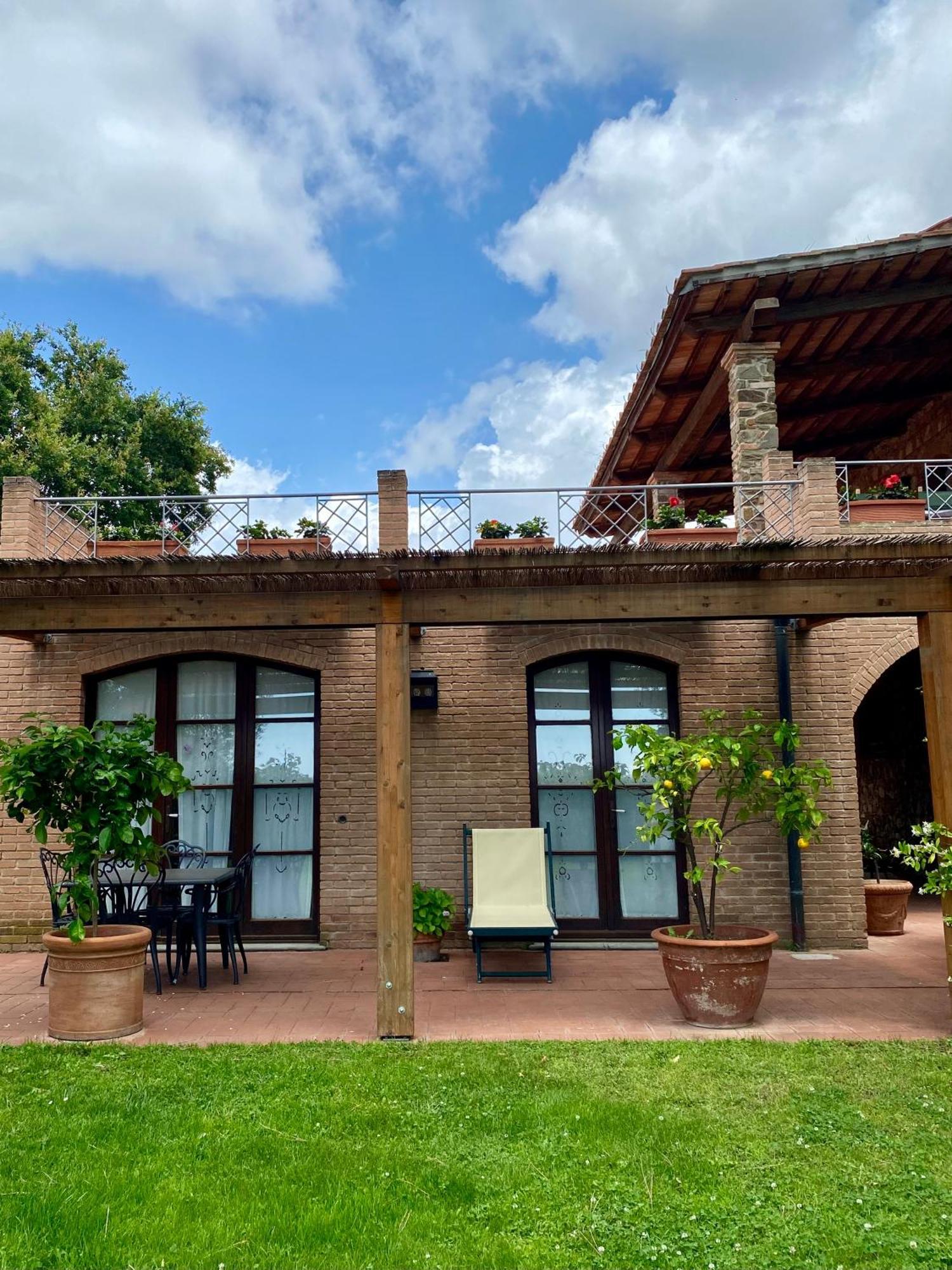 Hostal Fattoria Cirene Follonica Exterior foto